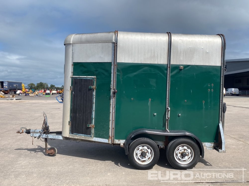 Ifor Williams Twin Axle Horse Box, Front Door & Ramp - Polprikolica za prevoz živine: slika 2 Ifor Williams Twin Axle Horse Box, Front Door & Ramp - Polprikolica za prevoz živine: slika 2