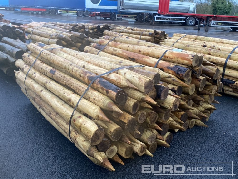 Bundle of Timber Posts (2 of) - Kmetijski stroj: slika 4 Bundle of Timber Posts (2 of) - Kmetijski stroj: slika 4