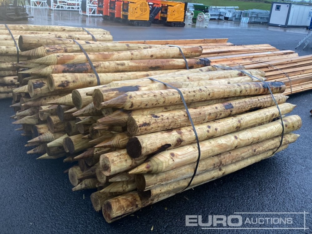 Bundle of Timber Posts (2 of) - Kmetijski stroj: slika 3 Bundle of Timber Posts (2 of) - Kmetijski stroj: slika 3