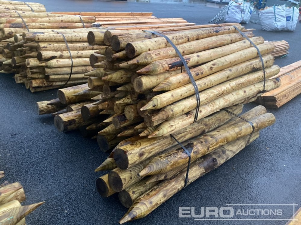 Bundle of Timber Posts (3 of) - Kmetijski stroj: slika 3 Bundle of Timber Posts (3 of) - Kmetijski stroj: slika 3