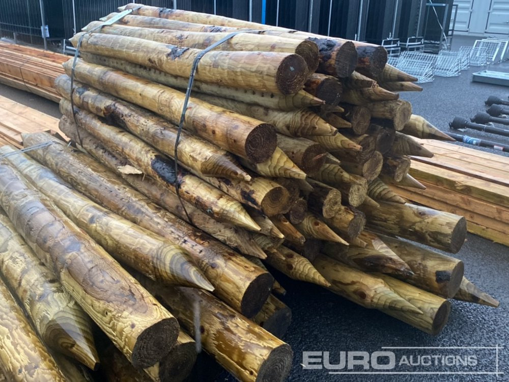 Bundle of Timber Posts (3 of) - Kmetijski stroj: slika 5 Bundle of Timber Posts (3 of) - Kmetijski stroj: slika 5