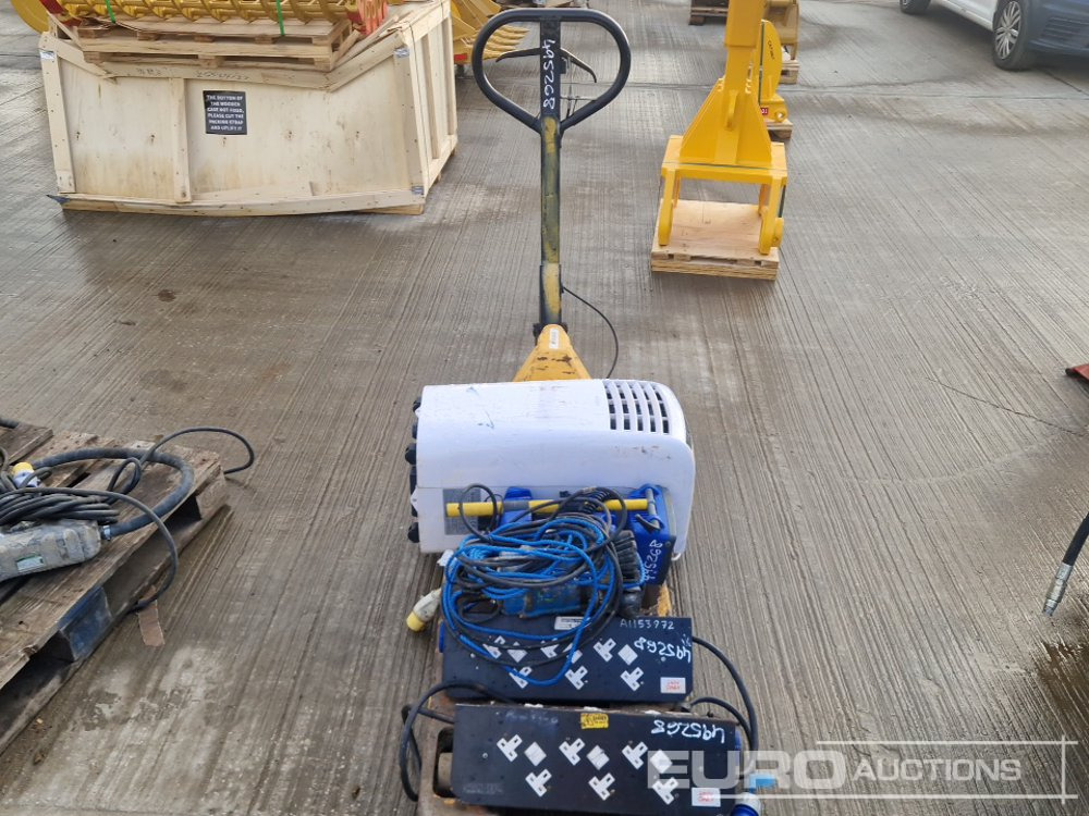 Pallet Truck, 110Volt Submersible Water Pump, 230Volt Dehumidifier, Battery Work Light, 230Volt Splitter - Gradbena oprema: slika 4 Pallet Truck, 110Volt Submersible Water Pump, 230Volt Dehumidifier, Battery Work Light, 230Volt Splitter - Gradbena oprema: slika 4