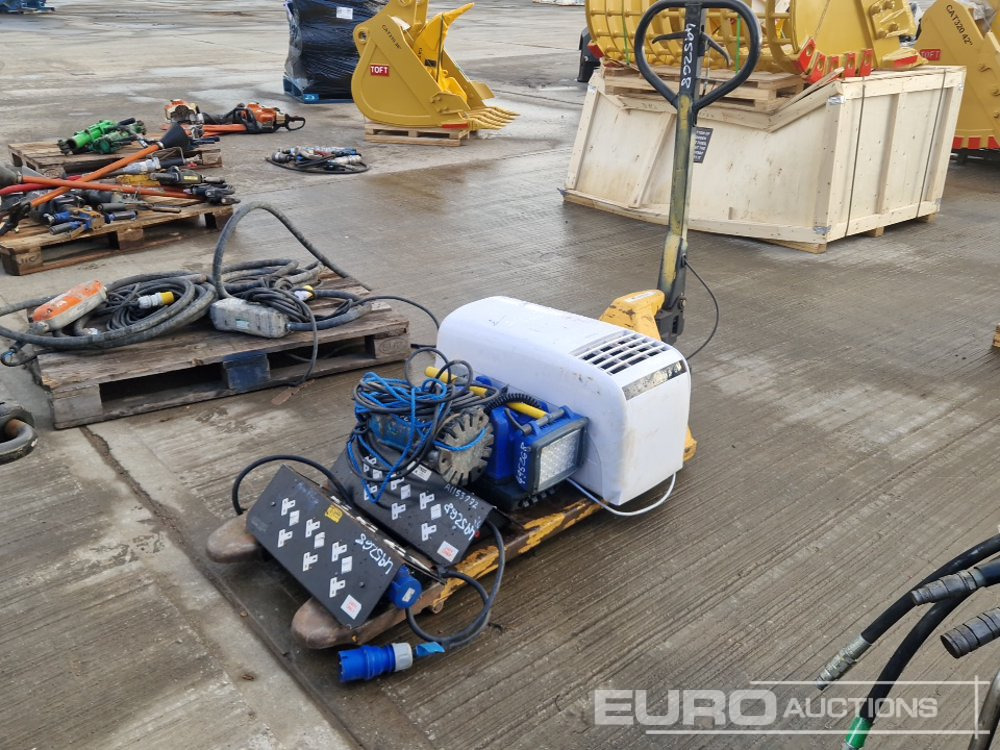 Pallet Truck, 110Volt Submersible Water Pump, 230Volt Dehumidifier, Battery Work Light, 230Volt Splitter - Gradbena oprema: slika 5 Pallet Truck, 110Volt Submersible Water Pump, 230Volt Dehumidifier, Battery Work Light, 230Volt Splitter - Gradbena oprema: slika 5