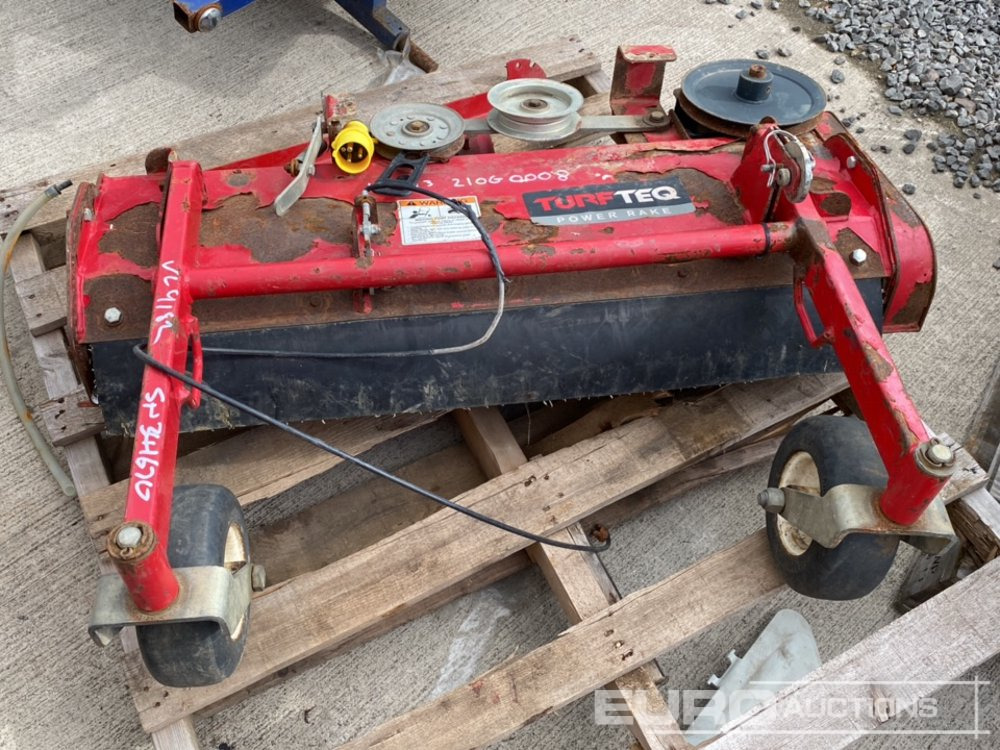 TurfTeq 48" Power Rake Attachment - Gradbena oprema: slika 2 TurfTeq 48" Power Rake Attachment - Gradbena oprema: slika 2