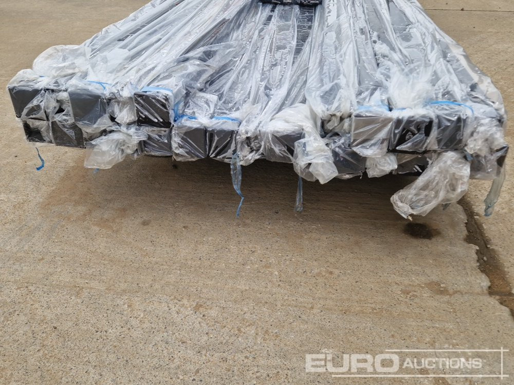 Gradbena oprema Unused Galvanised & Powder Coated Heavy Duty (5mm) Wire Mesh Fencing, 25 x H2.4m x W2.2m Panels, 26 x 60mm x 60mm x3m Posts, with Fittings (Black): slika 17