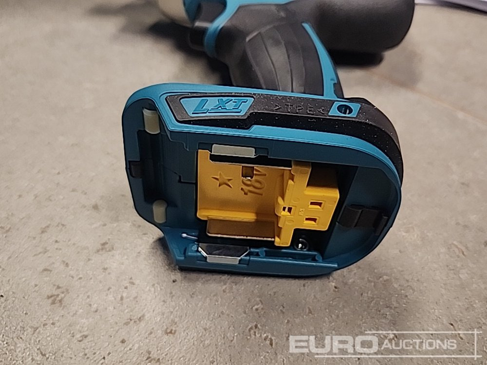 Gradbena oprema Unused Makita 18V 1/2" Li-Ion LXT Impact Wrench (Body Only): slika 8
