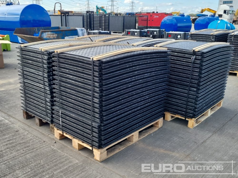 Unused Pallet of 4' x 2.5' Plastic Road Plates (5 of) - Gradbena oprema: slika 5 Unused Pallet of 4' x 2.5' Plastic Road Plates (5 of) - Gradbena oprema: slika 5