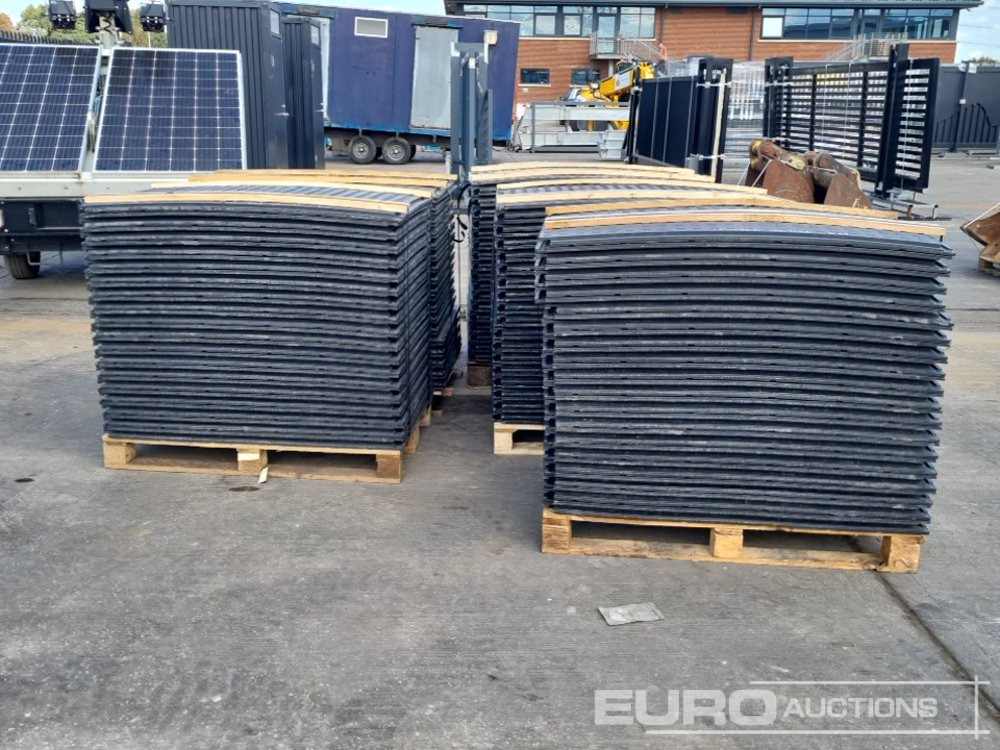 Unused Pallet of 4' x 2.5' Plastic Road Plates (5 of) - Gradbena oprema: slika 2 Unused Pallet of 4' x 2.5' Plastic Road Plates (5 of) - Gradbena oprema: slika 2