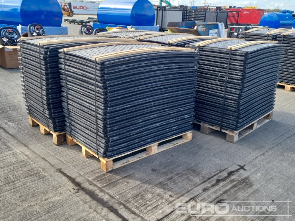 Unused Pallet of 4' x 2.5' Plastic Road Plates (5 of) - Gradbena oprema: slika 5 Unused Pallet of 4' x 2.5' Plastic Road Plates (5 of) - Gradbena oprema: slika 5