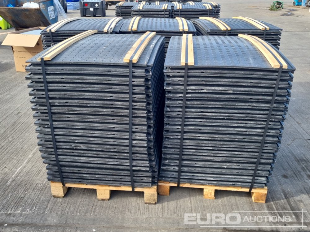 Unused Pallet of 4' x 2.5' Plastic Road Plates (5 of) - Gradbena oprema: slika 4 Unused Pallet of 4' x 2.5' Plastic Road Plates (5 of) - Gradbena oprema: slika 4