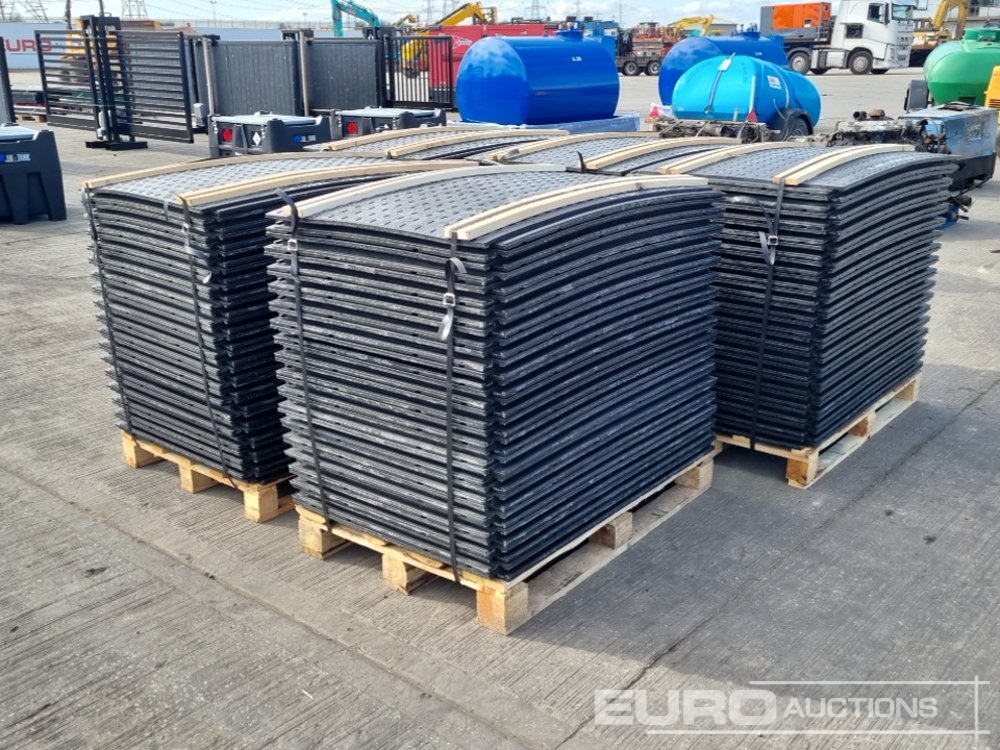 Unused Pallet of 4' x 2.5' Plastic Road Plates (5 of) - Gradbena oprema: slika 5 Unused Pallet of 4' x 2.5' Plastic Road Plates (5 of) - Gradbena oprema: slika 5
