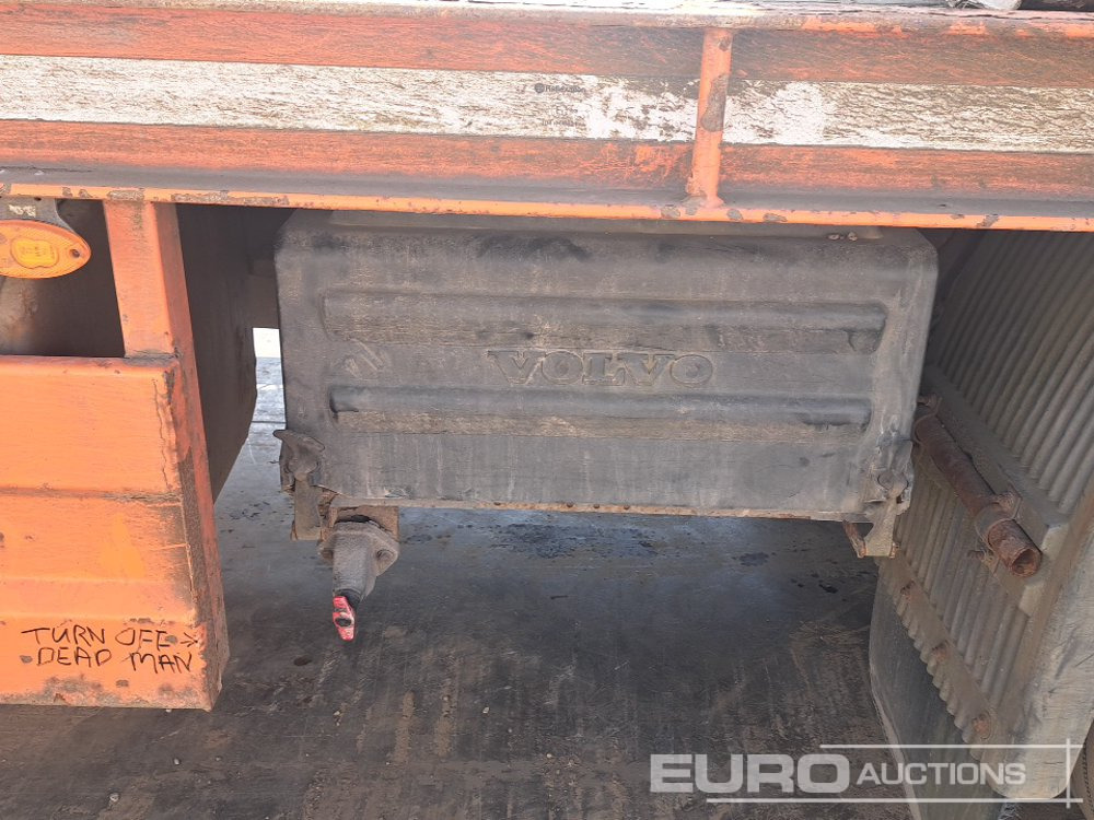 Tovornjak s kesonom za transport težkih strojev Volvo FL220: slika 27