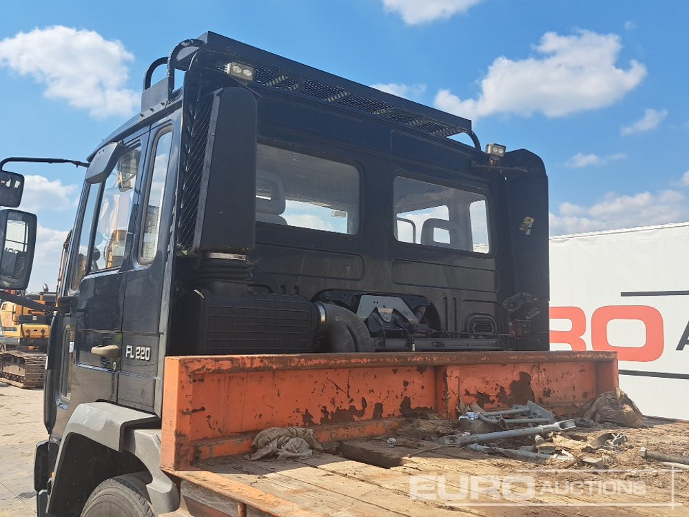 Tovornjak s kesonom za transport težkih strojev Volvo FL220: slika 12
