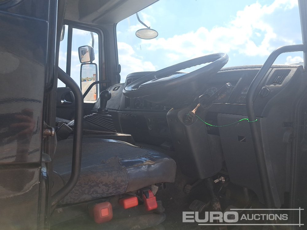 Tovornjak s kesonom za transport težkih strojev Volvo FL220: slika 32