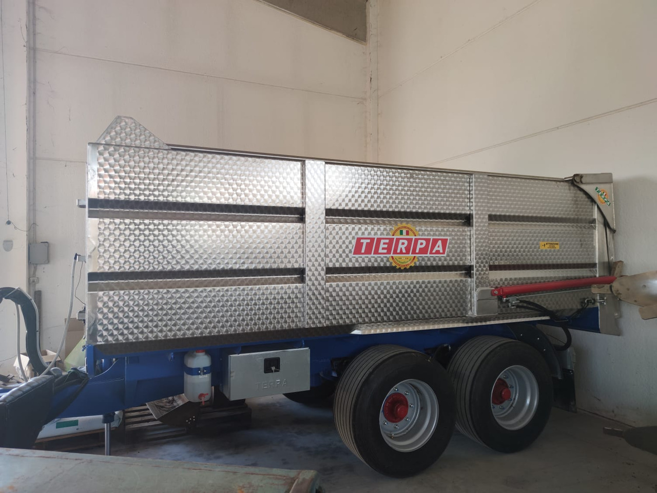 Rimorchio per vendemmia usato Terpa TT 12 HA - Kmetijska prikolica: slika 1 Rimorchio per vendemmia usato Terpa TT 12 HA - Kmetijska prikolica: slika 1