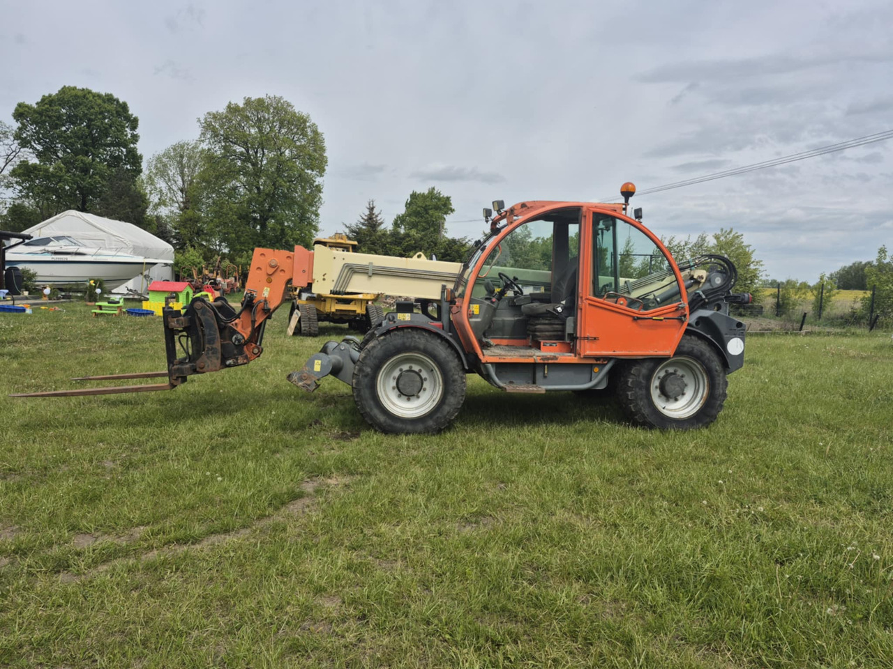 JLG 4013 - Teleskopski kolesni nakladalnik: slika 1 JLG 4013 - Teleskopski kolesni nakladalnik: slika 1