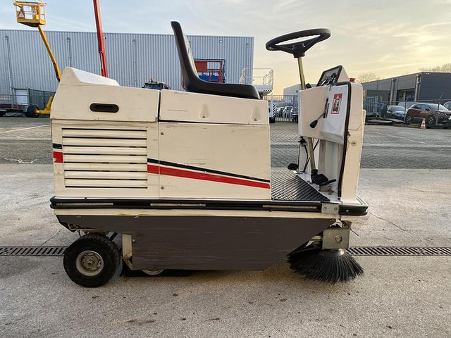 Dulevo 75 EH, Veegmachine - Industrijski pometalni stroj: slika 4 Dulevo 75 EH, Veegmachine - Industrijski pometalni stroj: slika 4