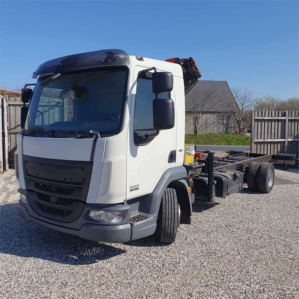 Tovornjak-šasija, Tovornjak z dvigalom DAF 45.180: slika 41
