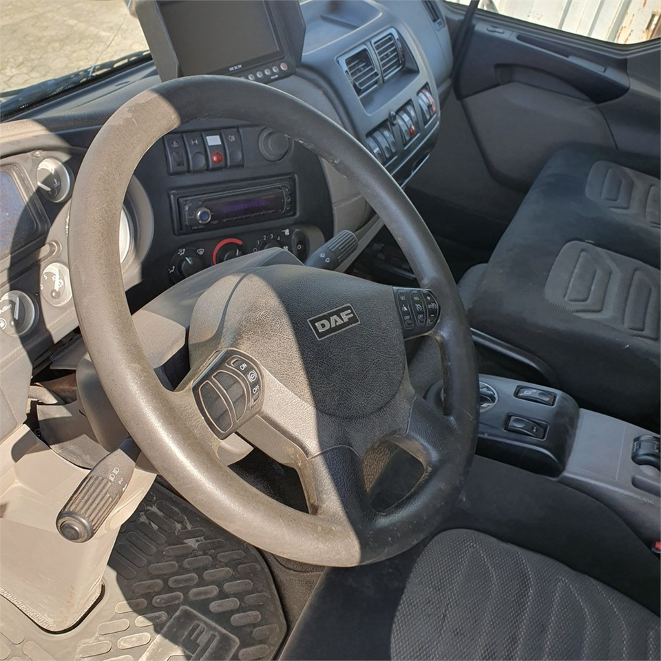 Tovornjak-šasija, Tovornjak z dvigalom DAF 45.180: slika 24