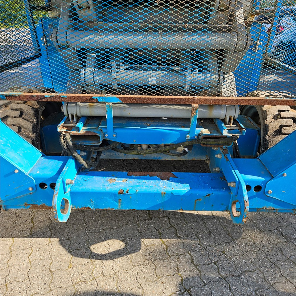 Škarjasta dvižna ploščad Genie GS-5390: slika 18