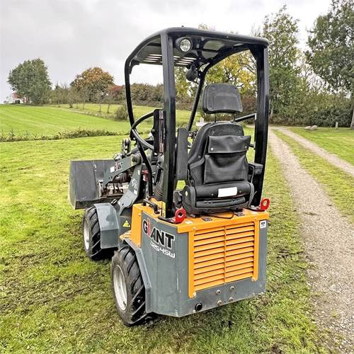 Giant D254SW - Mini nakladalec: slika 5 Giant D254SW - Mini nakladalec: slika 5