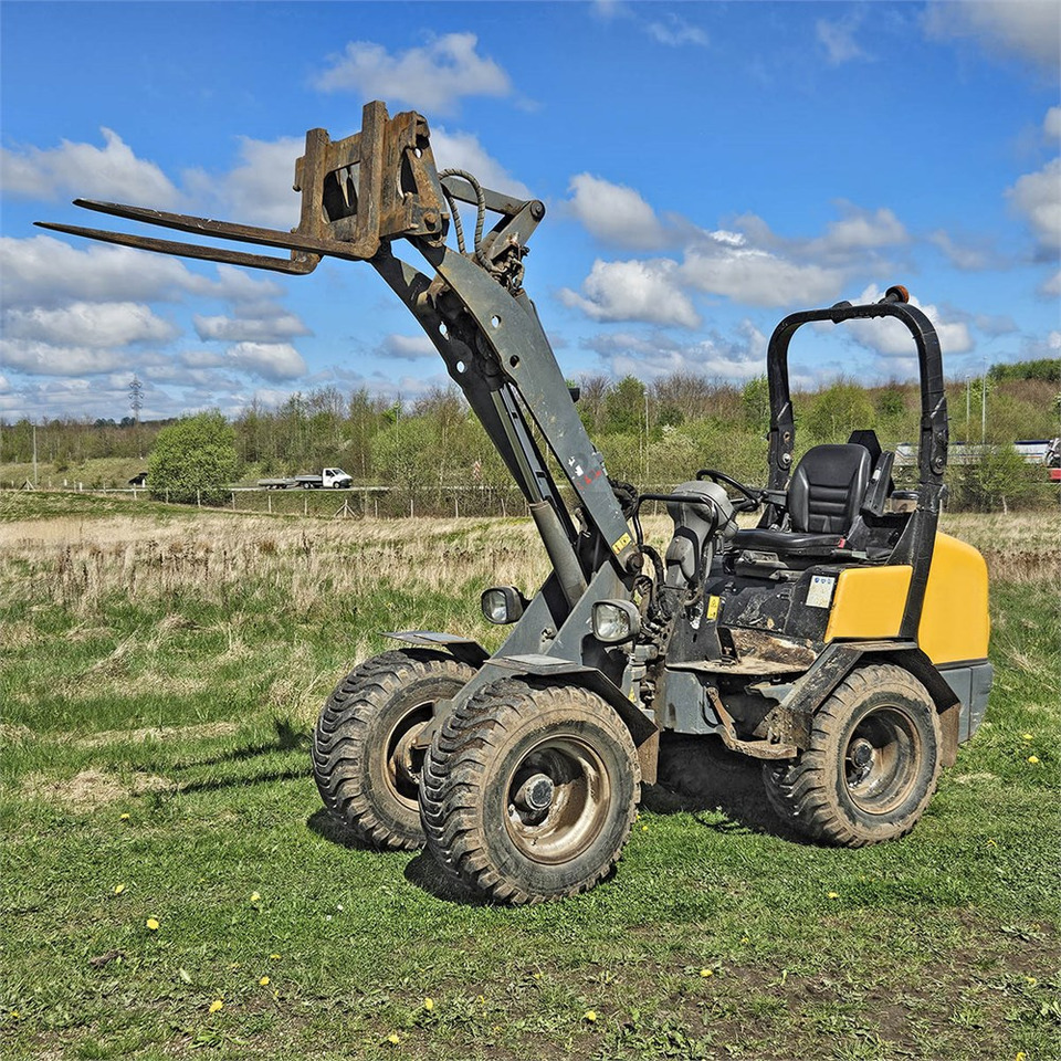 Giant V452T X-TRA HD - Mini nakladalec: slika 4 Giant V452T X-TRA HD - Mini nakladalec: slika 4