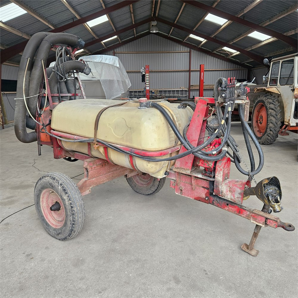 Hardi 800 l - Škropilnica: slika 1 Hardi 800 l - Škropilnica: slika 1