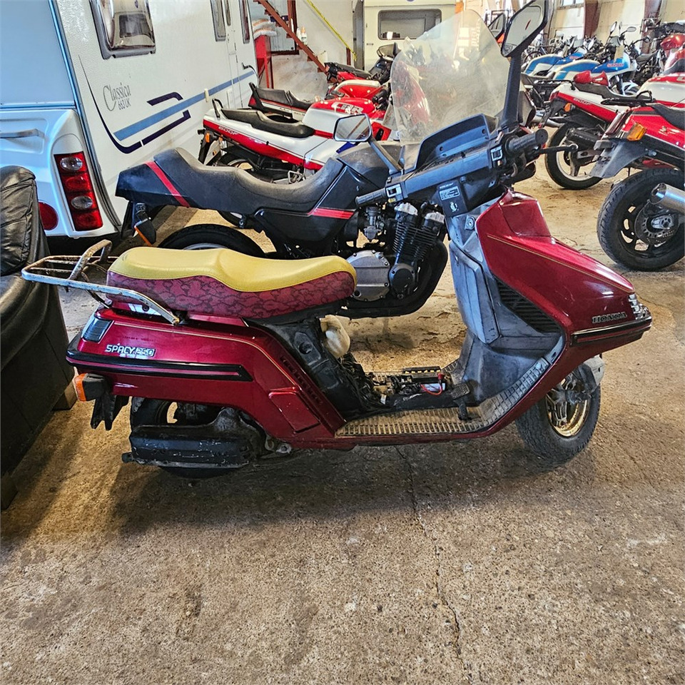 Honda 250 Spacy - Motorno kolo: slika 2 Honda 250 Spacy - Motorno kolo: slika 2