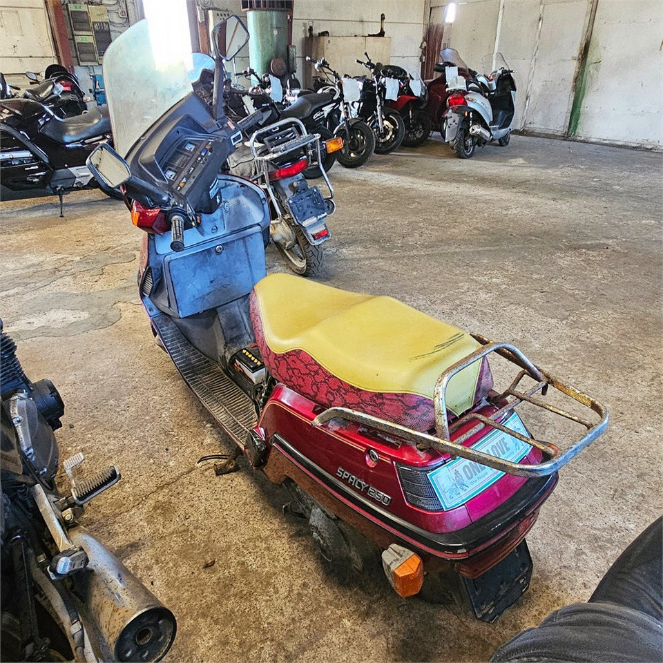 Honda 250 Spacy - Motorno kolo: slika 4 Honda 250 Spacy - Motorno kolo: slika 4