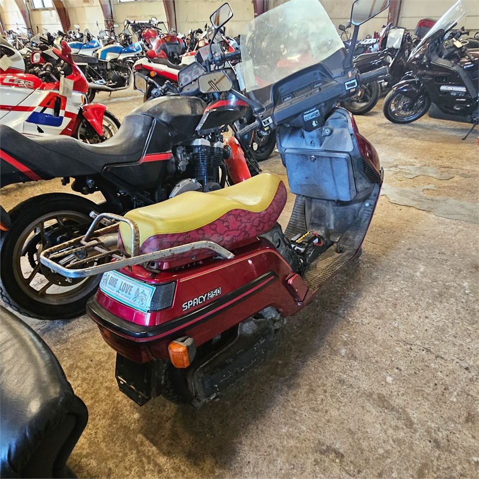 Honda 250 Spacy - Motorno kolo: slika 3 Honda 250 Spacy - Motorno kolo: slika 3