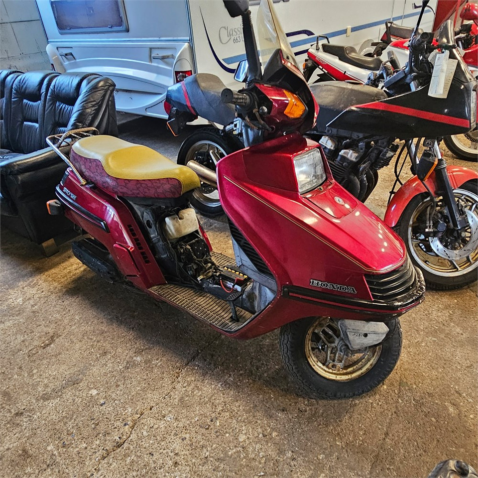 Honda 250 Spacy - Motorno kolo: slika 1 Honda 250 Spacy - Motorno kolo: slika 1