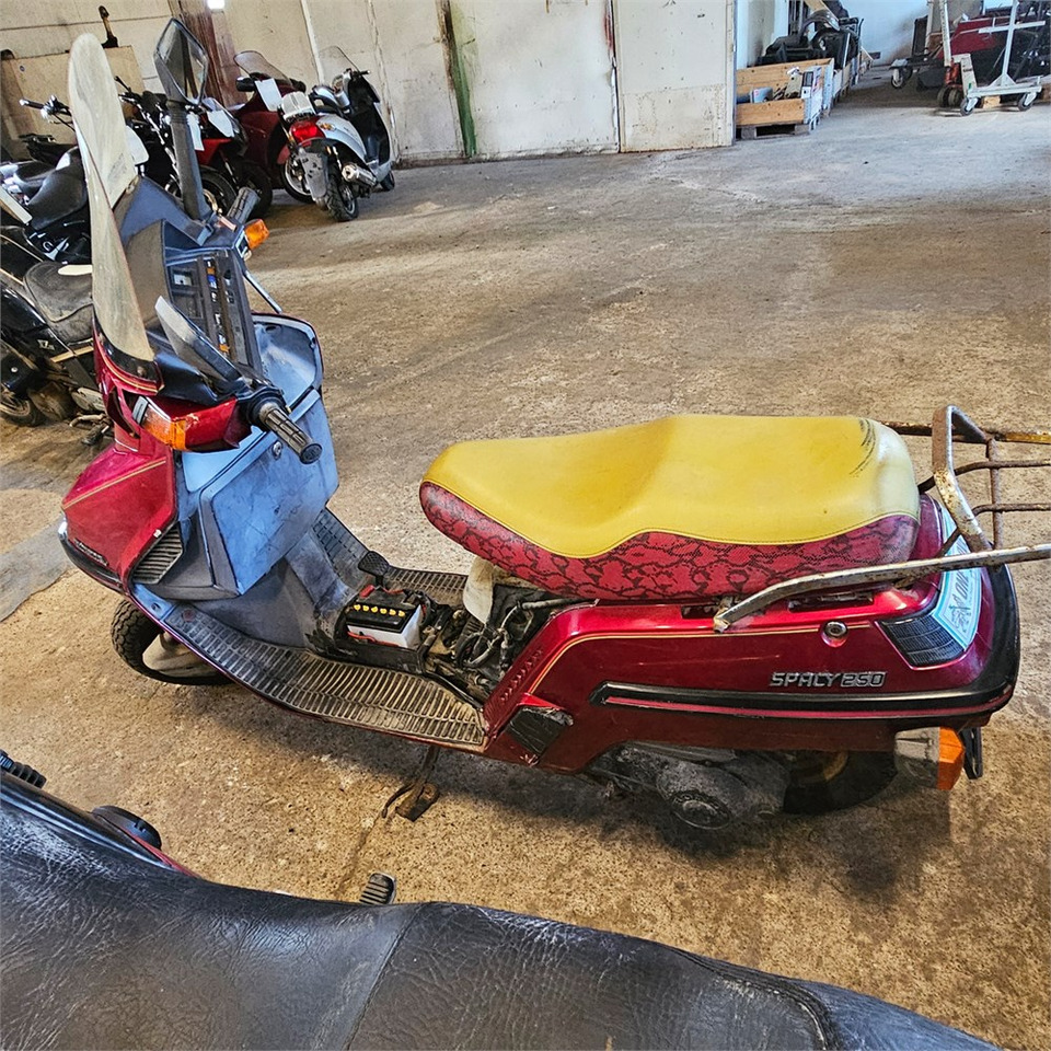 Honda 250 Spacy - Motorno kolo: slika 5 Honda 250 Spacy - Motorno kolo: slika 5