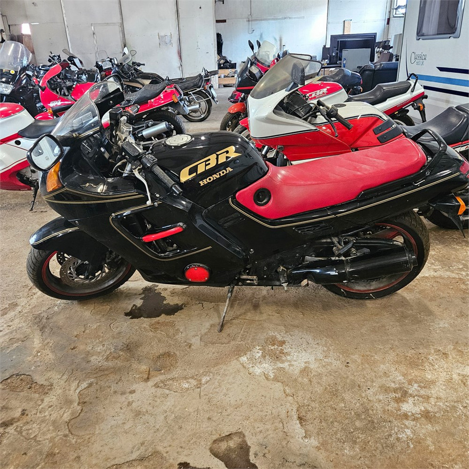 Honda CBR1000F - Motorno kolo: slika 4 Honda CBR1000F - Motorno kolo: slika 4