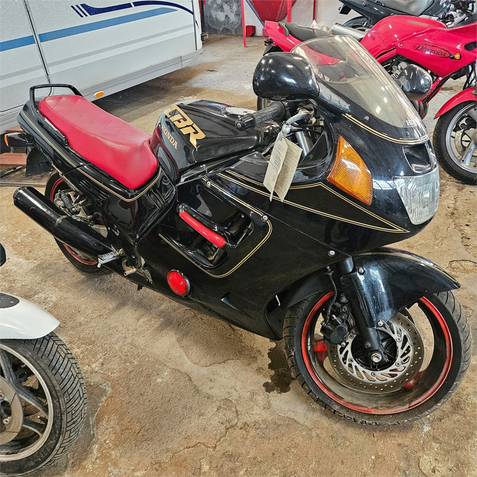 Honda CBR1000F - Motorno kolo: slika 1 Honda CBR1000F - Motorno kolo: slika 1