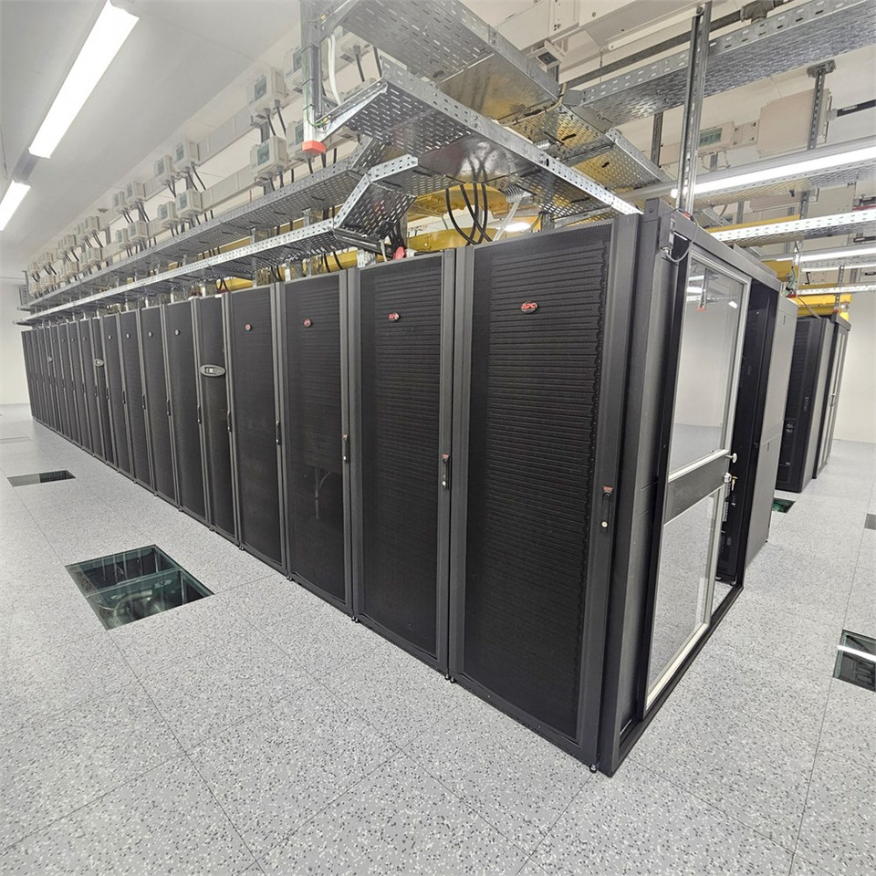 ABC APC NetShelter SX - AR3350SP - Industrijska oprema: slika 1 ABC APC NetShelter SX - AR3350SP - Industrijska oprema: slika 1