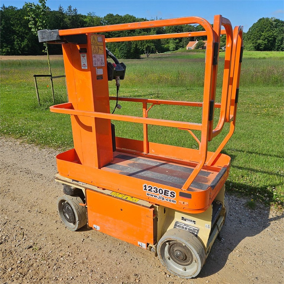 JLG 1230 ES - Vertikalni dvižni teleskop: slika 1 JLG 1230 ES - Vertikalni dvižni teleskop: slika 1