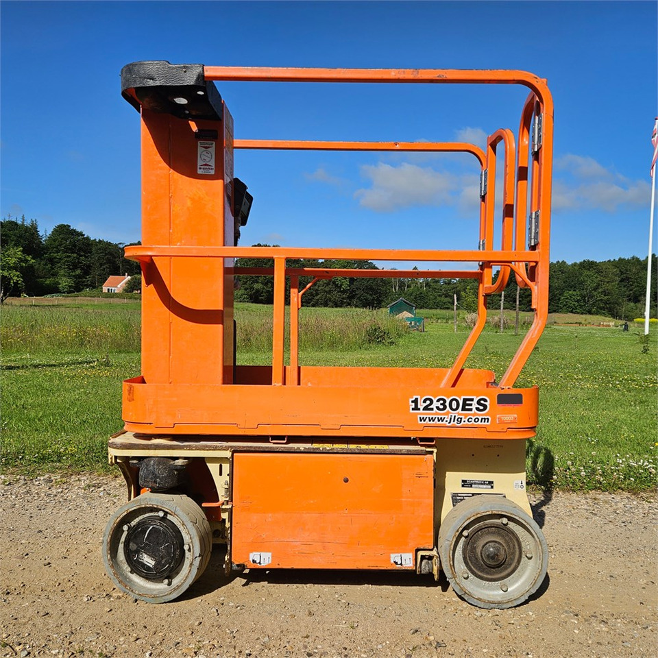 JLG 1230 ES - Vertikalni dvižni teleskop: slika 2 JLG 1230 ES - Vertikalni dvižni teleskop: slika 2