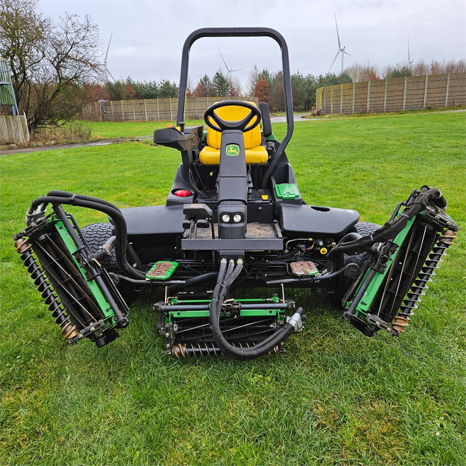 John Deere 3235C - Vrtna kosilnica: slika 2 John Deere 3235C - Vrtna kosilnica: slika 2