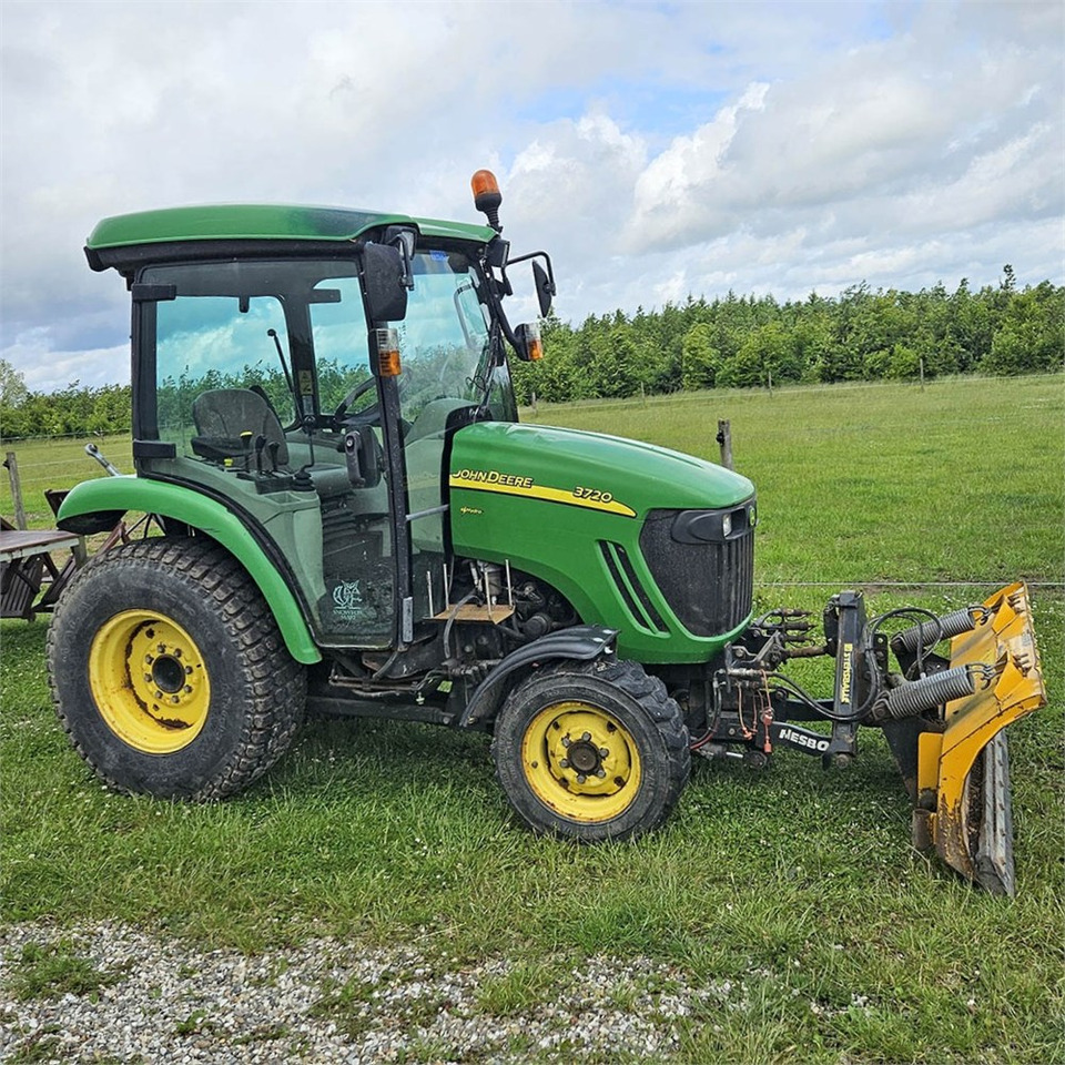 John Deere 3720 - Traktor: slika 1 John Deere 3720 - Traktor: slika 1