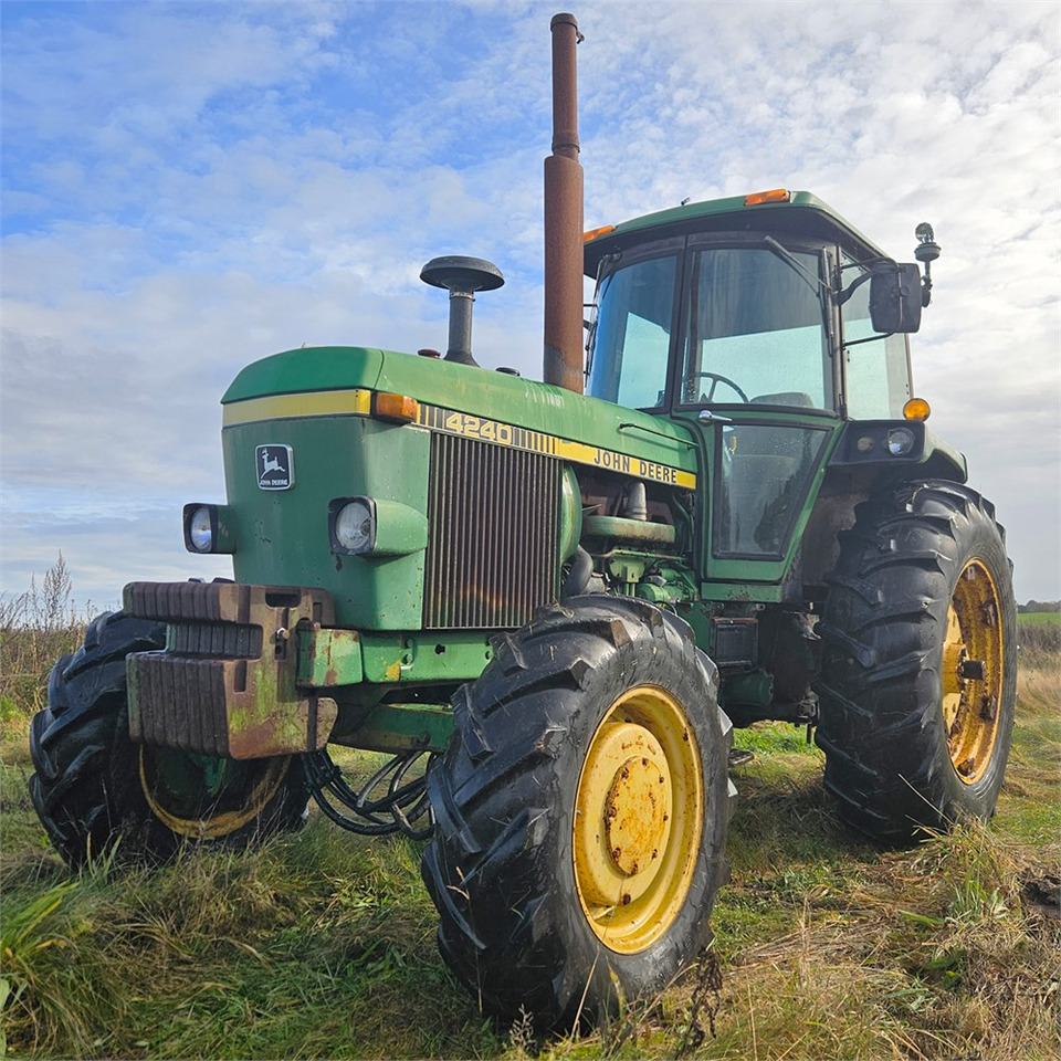 John Deere 4240 - Traktor: slika 1 John Deere 4240 - Traktor: slika 1
