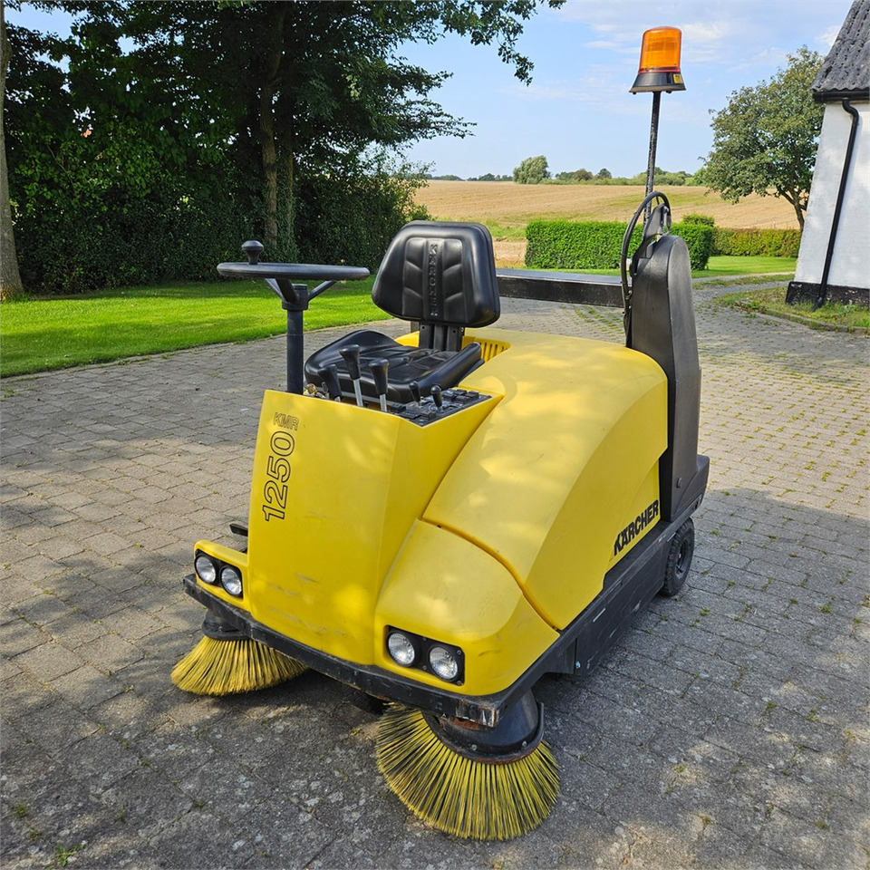 Kärcher KMR 1250 B - Industrijski pometalni stroj: slika 2 Kärcher KMR 1250 B - Industrijski pometalni stroj: slika 2