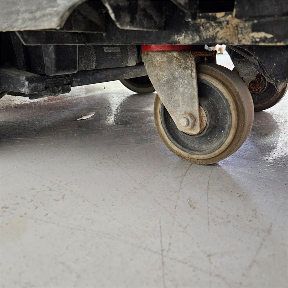 Kombinirani čistilni stroj Kärcher R55: slika 22