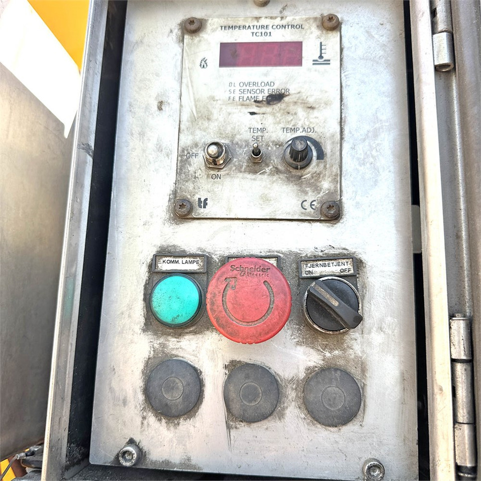 Tovornjak s kesonom, Brizgalka za bitumen MAN TG 35. 8x2-6 BL: slika 23