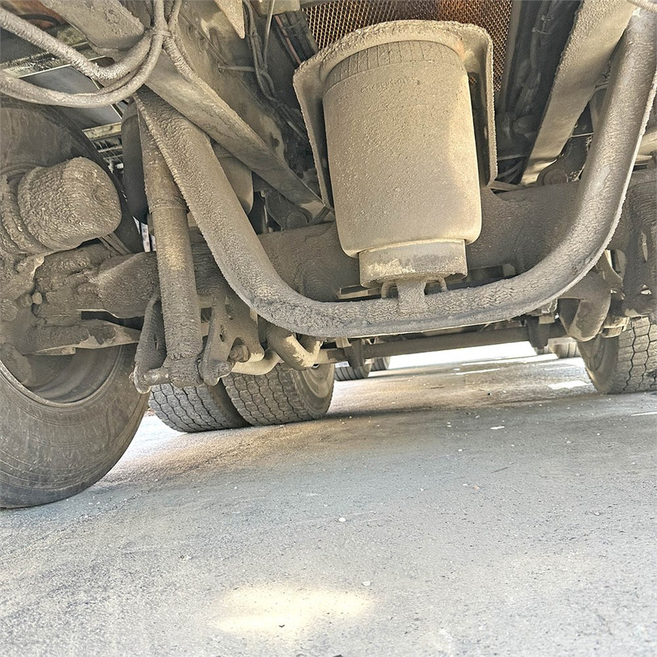 Tovornjak s kesonom, Brizgalka za bitumen MAN TG 35. 8x2-6 BL: slika 36