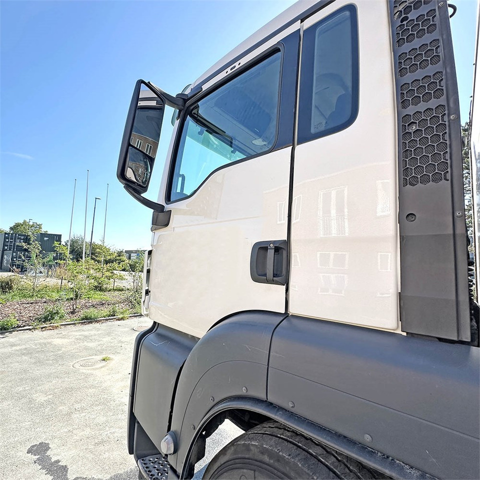 Tovornjak s kesonom, Brizgalka za bitumen MAN TG 35. 8x2-6 BL: slika 24