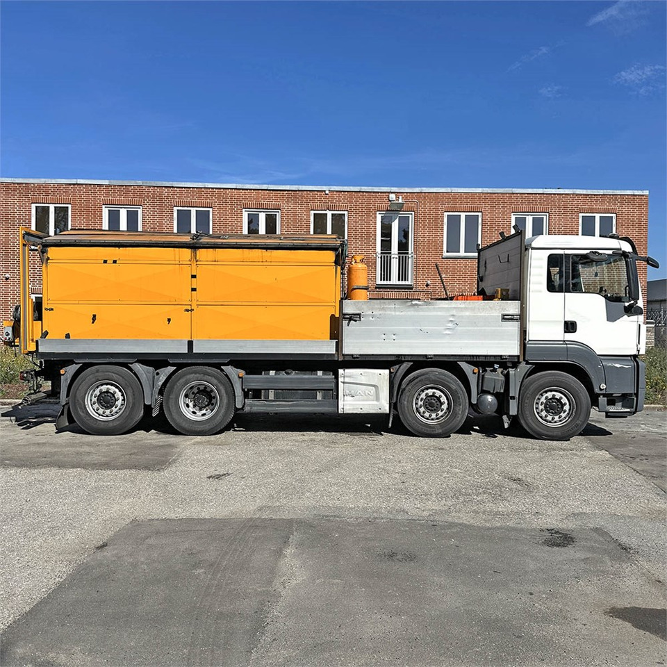 Tovornjak s kesonom, Brizgalka za bitumen MAN TG 35. 8x2-6 BL: slika 7