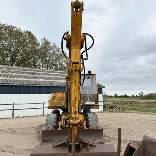 Massey Ferguson W350 C - Bager na kolesih: slika 4 Massey Ferguson W350 C - Bager na kolesih: slika 4