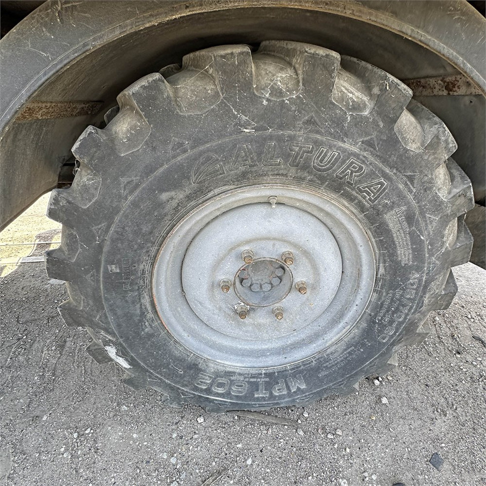Tovornjak z dvigalom Mercedes Unimog 116: slika 50