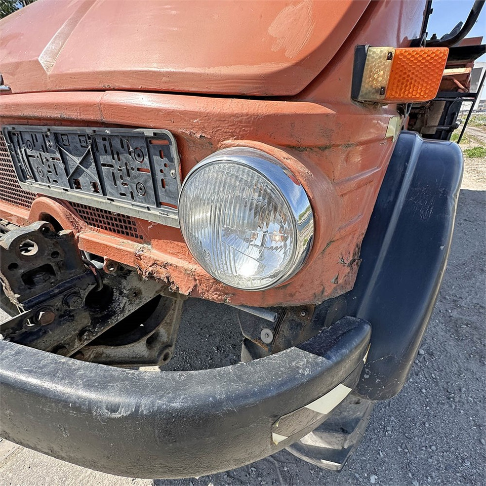Tovornjak z dvigalom Mercedes Unimog 116: slika 40