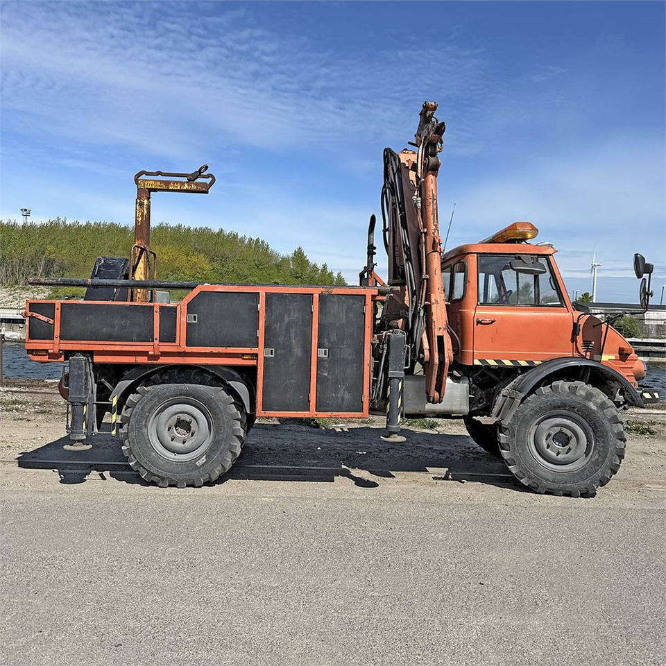 Mercedes Unimog 116 - Tovornjak z dvigalom: slika 3 Mercedes Unimog 116 - Tovornjak z dvigalom: slika 3